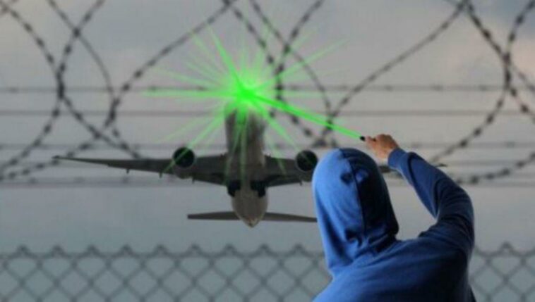 atac laser piloti avion