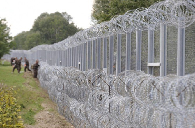 gard ungaria imigranti