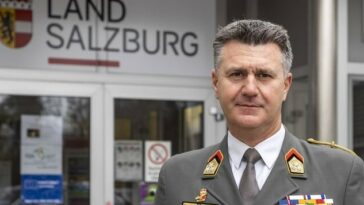 Colonelul Peter Schinnerl a început cu a patra doza de vaccin la Salzburg