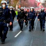 Sute de polițiști austrieci, împotriva vaccinării obligatorii