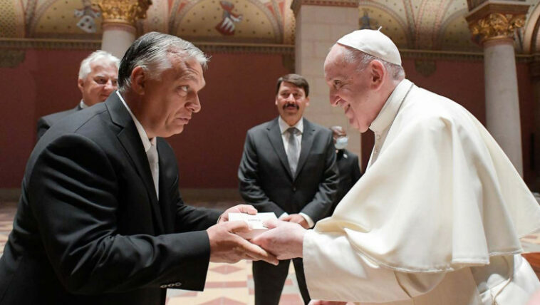 Papa vizita Orban