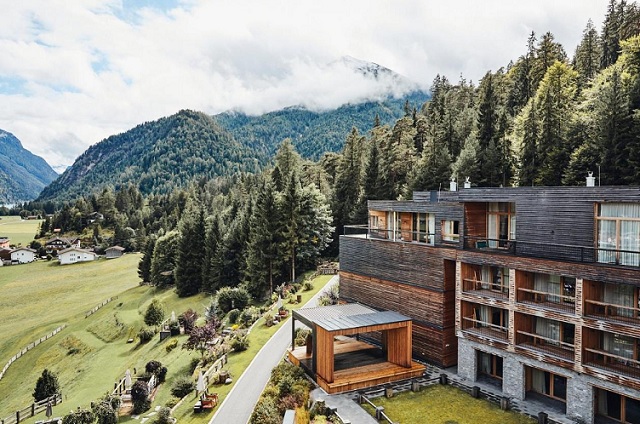 Hotel Tirol închis cazat persoane nevcacinate