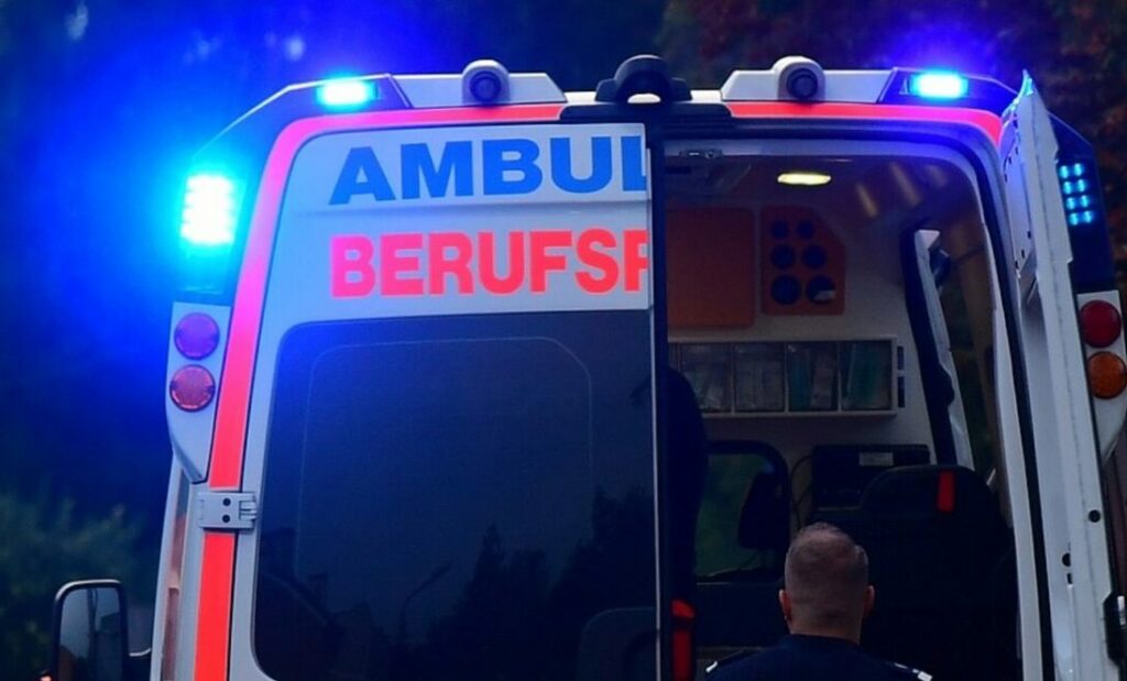 Adolescent beat căzut de la balcon în Austria