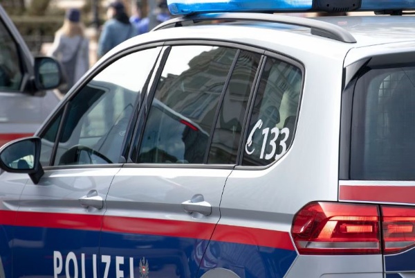 politia austria ucis tata