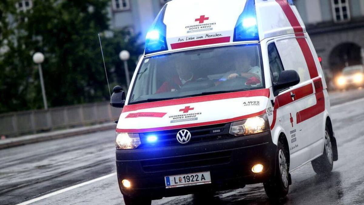 Doi muncitori români au căzut de pe schele în Enns