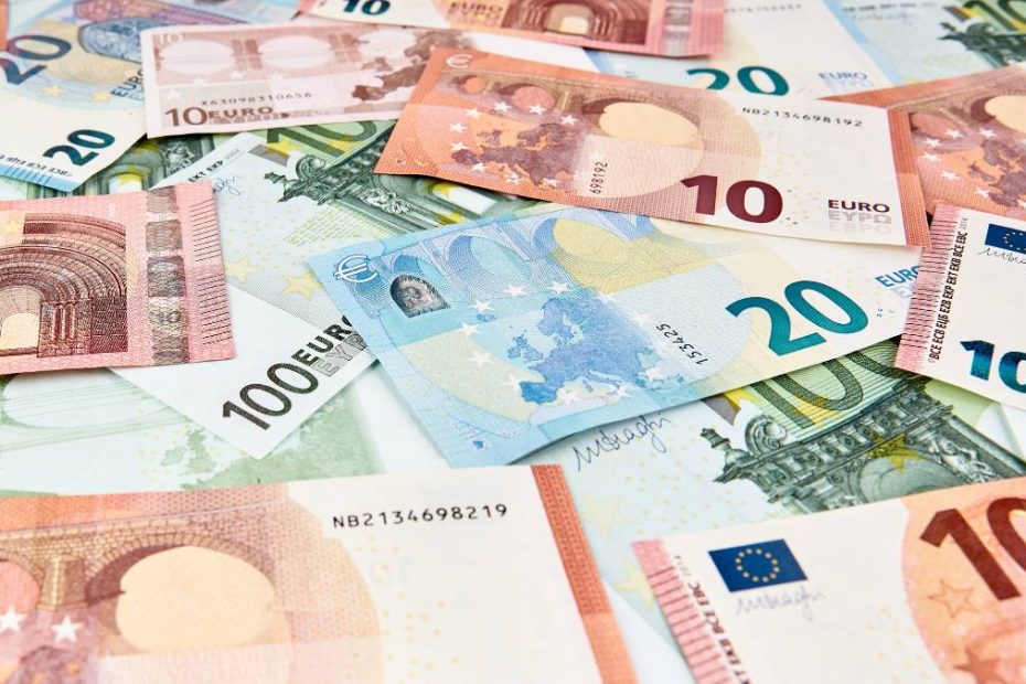 Austria îngheață scumpirea unor documente în 2027