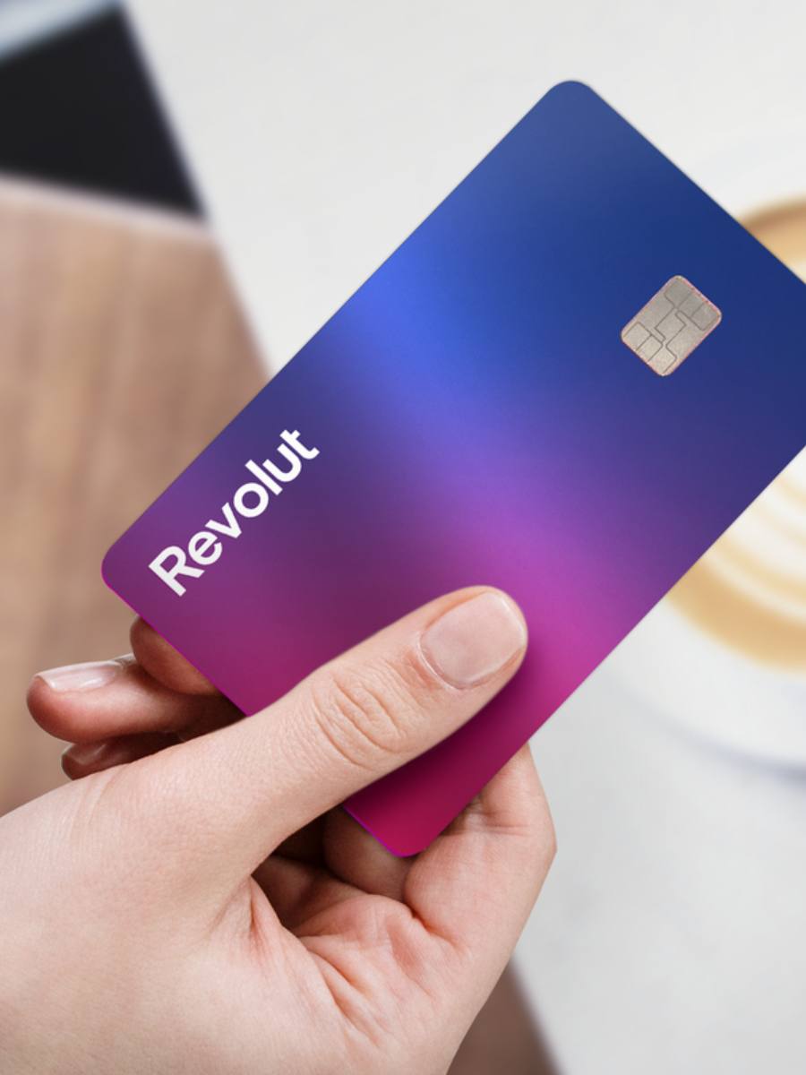 Primele bancomate Revolut