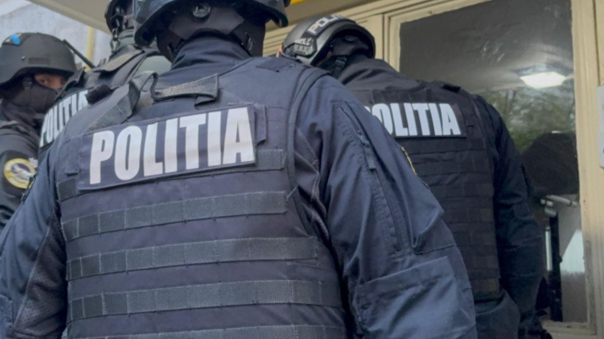 Români din Galați arestați pentru furturi în Austria. Foto: Polițiști în misiune