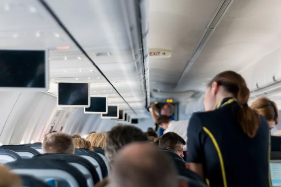 Ce fură pasagerii din avioane