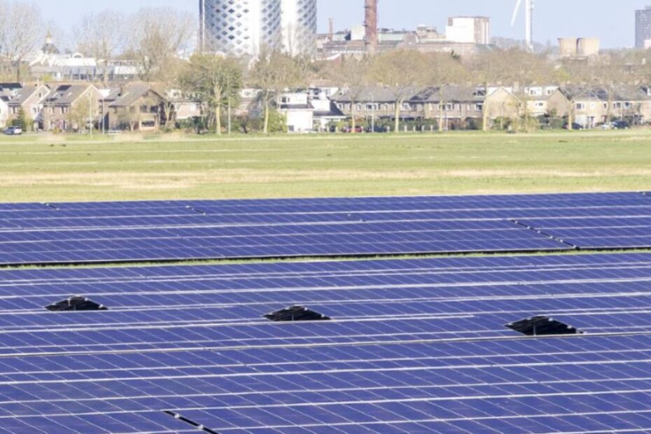 Schiphol merge în instanță pentru a elimina uimitorul parc solar foto panouri solare Olanda