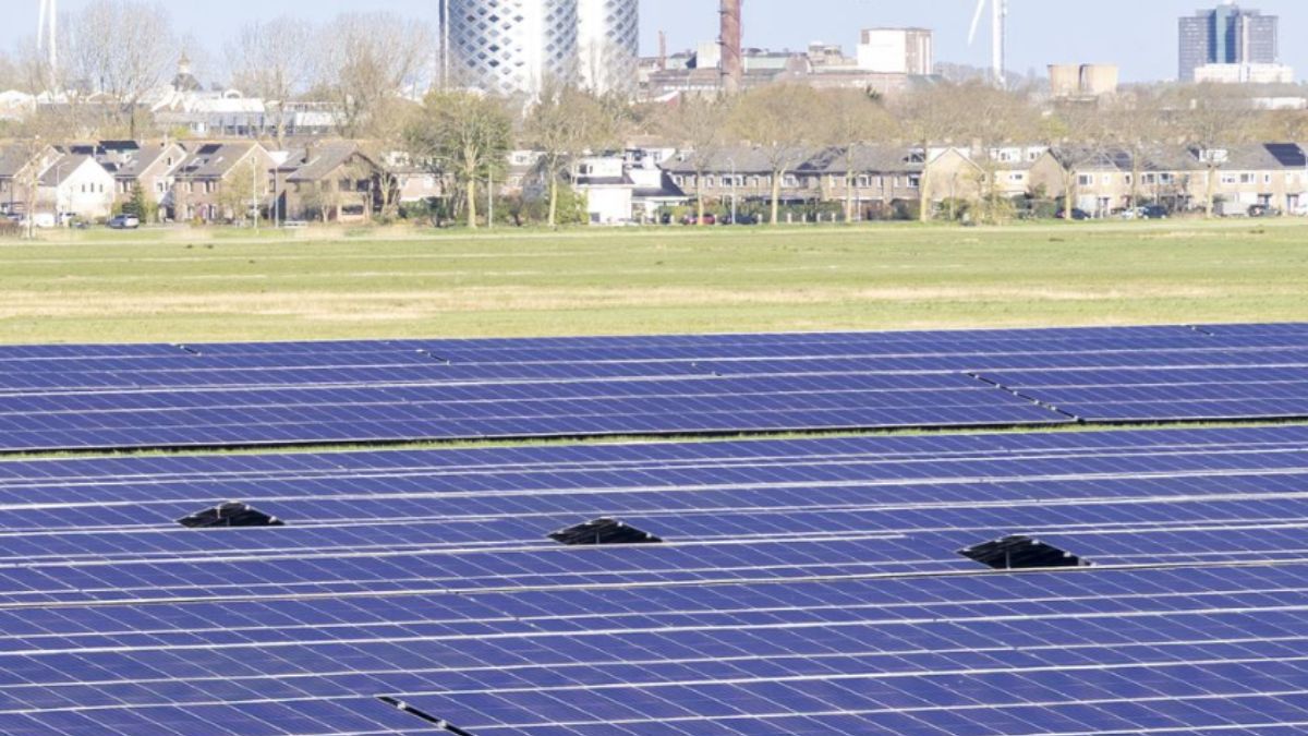 Schiphol merge în instanță pentru a elimina uimitorul parc solar foto panouri solare Olanda