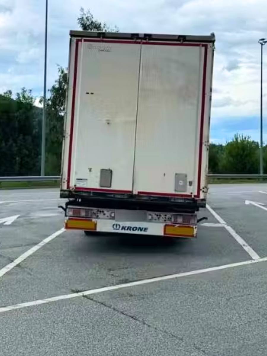 Șofer român circula fără o roată