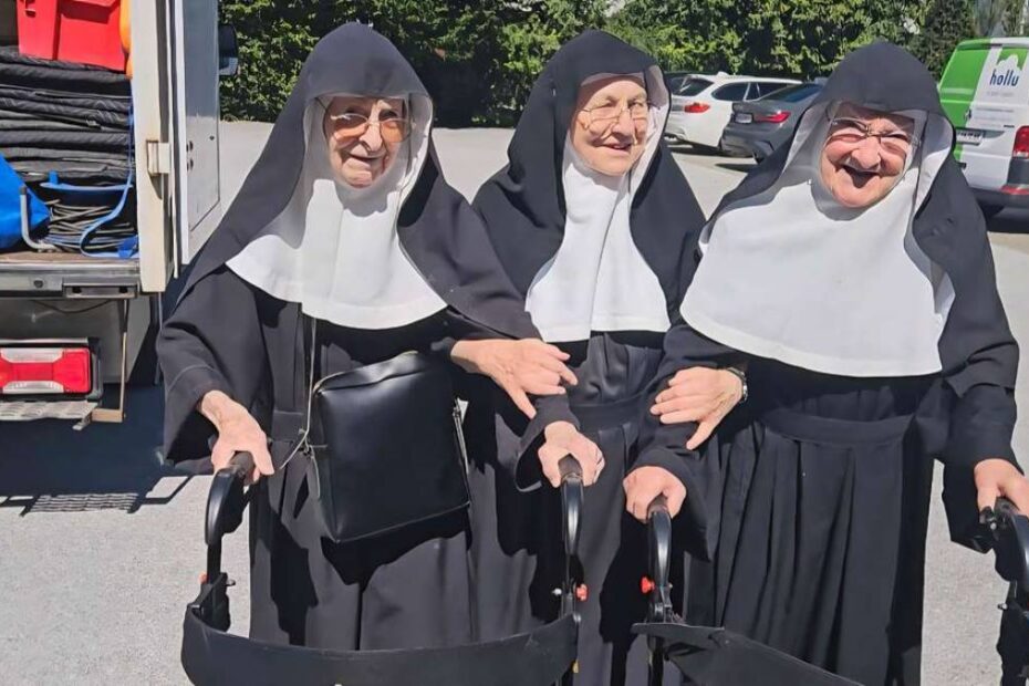 Trei măicuță ocupă mănăstire