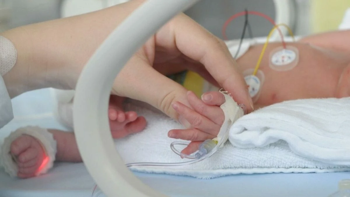 neonato ospedale allarme medici