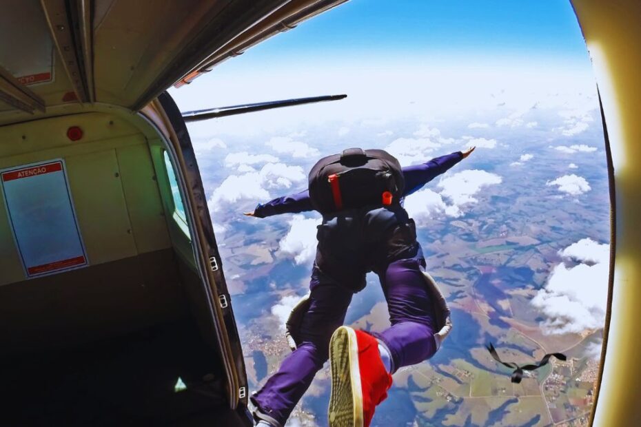 Două persoane au murit în timpul unui salt cu parașuta