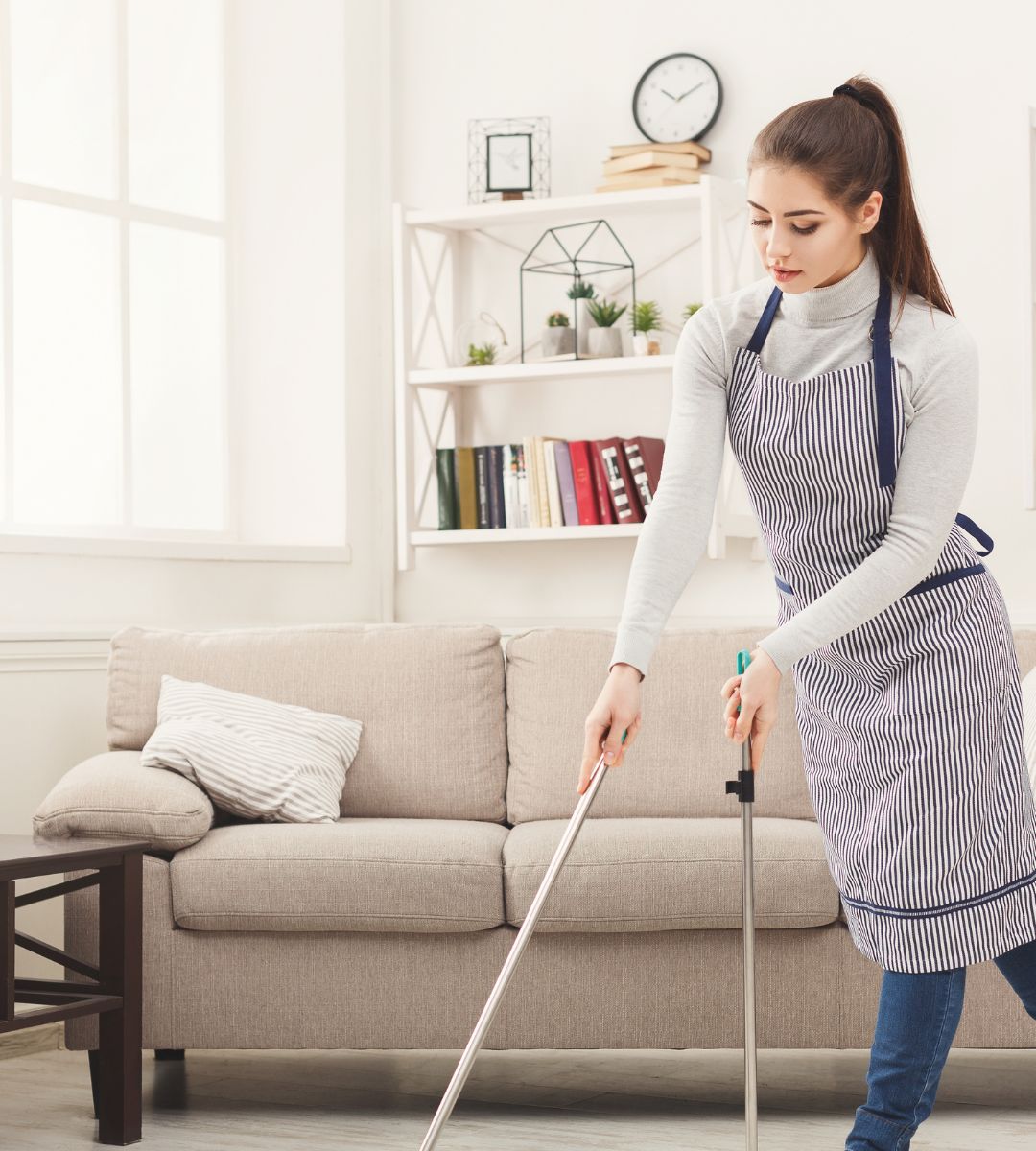 Truc cu mătură înfășurată în folie de aluminiu