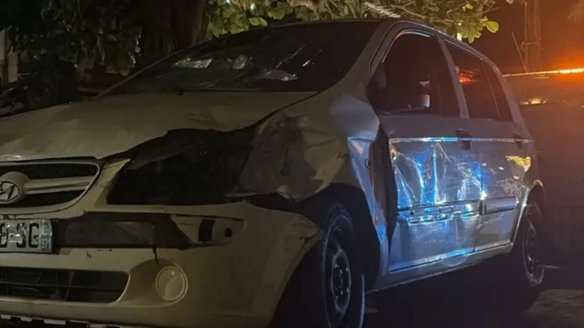 Scenă de accident cu o mașină care a intrat în mulțime în timpul unui eveniment de Crăciun.