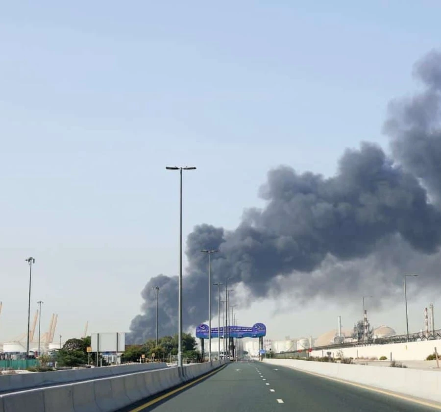 Flăcări și fum în apropierea Aeroportului Internațional Dubai