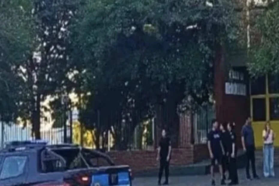 un băiat își ucide colegul de clasă