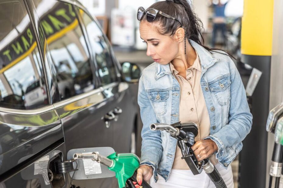 Motorina trece pentru prima dată pragul de 2 euro în Austria