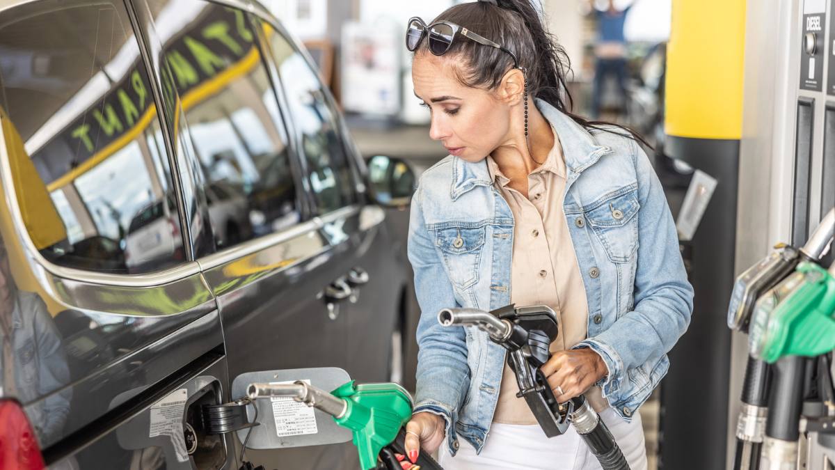 Motorina trece pentru prima dată pragul de 2 euro în Austria