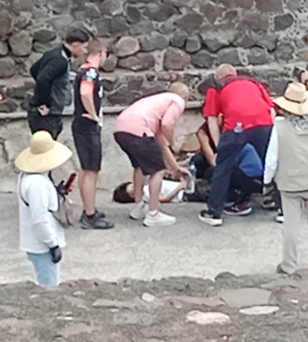 Atac la cel mai faimos loc turistic al planetei