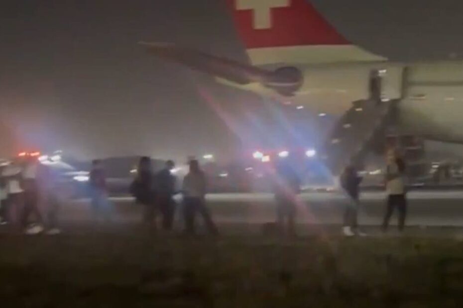 Avion în flăcări după decolare