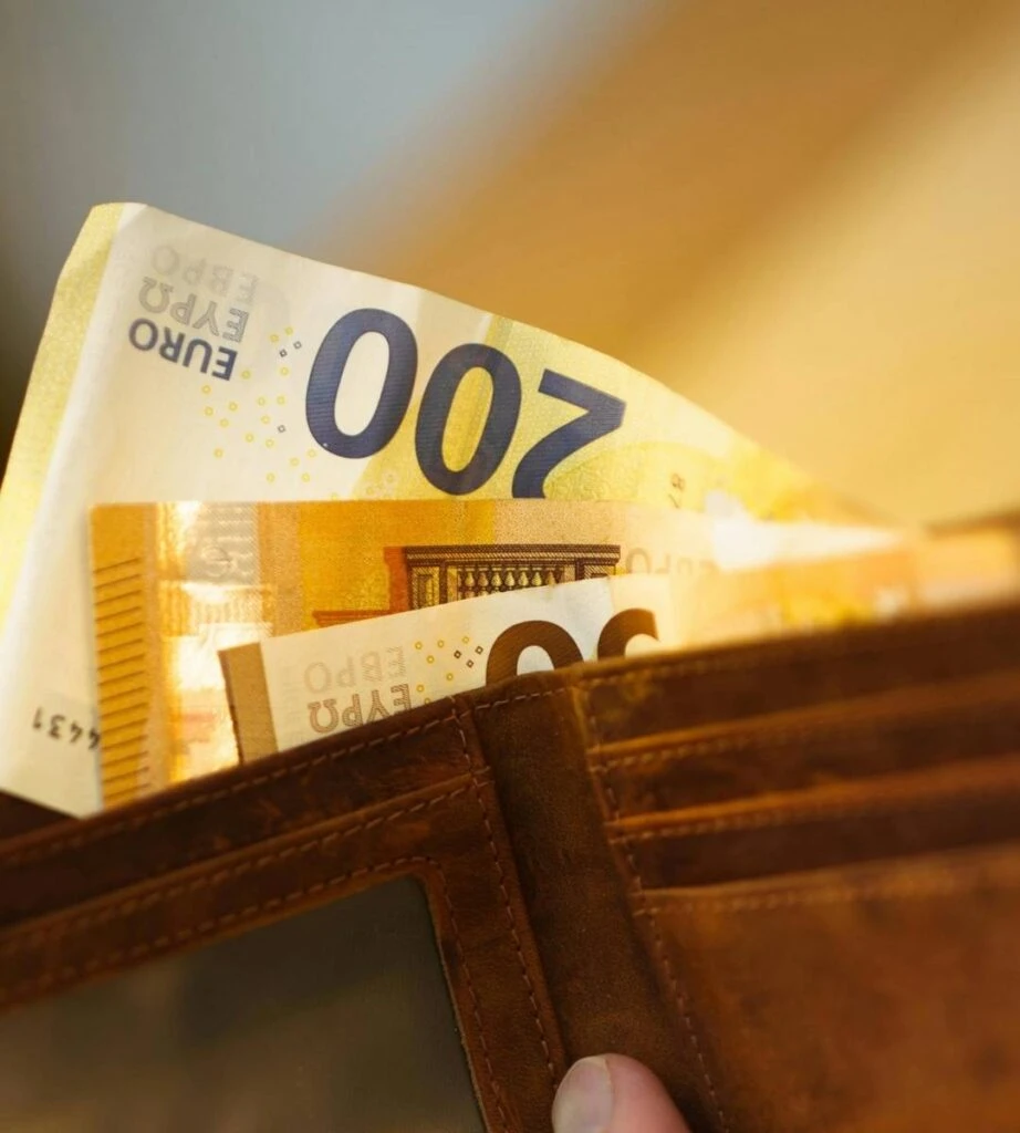 Din iulie: Noul bonus pentru familii aduce 240 de euro per copil pe lună