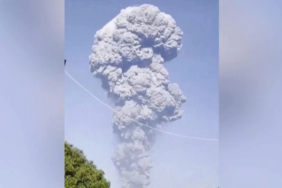 Tragedie după erupția unui vulcan pe insulă, trei turiști au murit