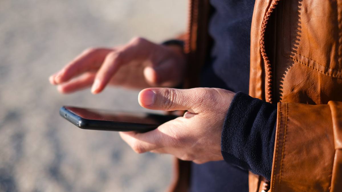 Român prins cu 40 de telefoane mobile în Austria