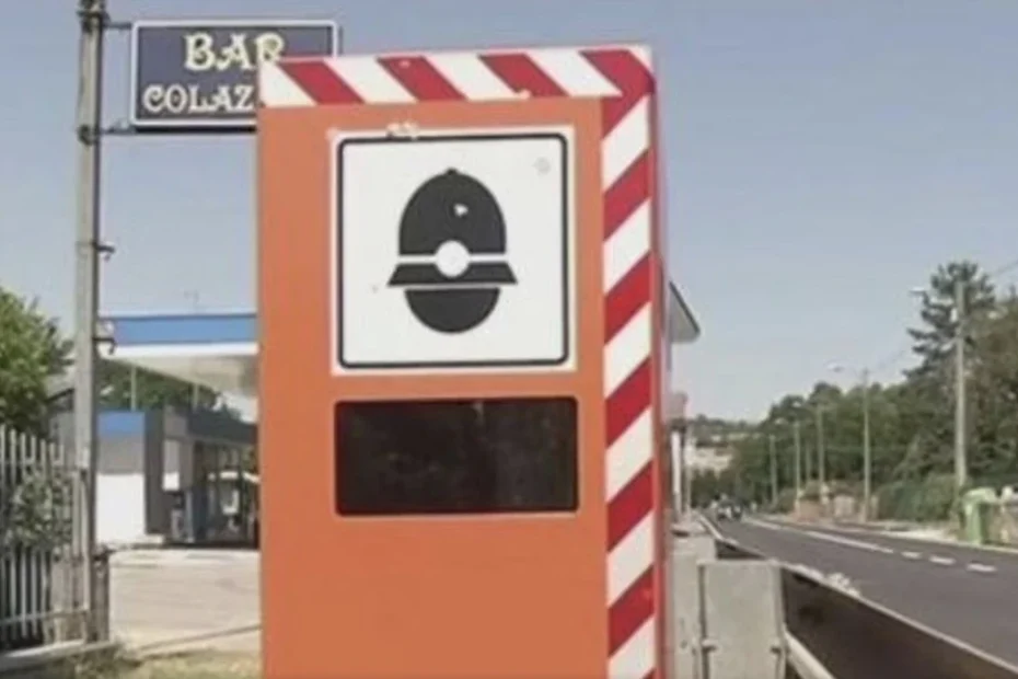 Radar pentru controlul vitezei pe un drum din Italia
