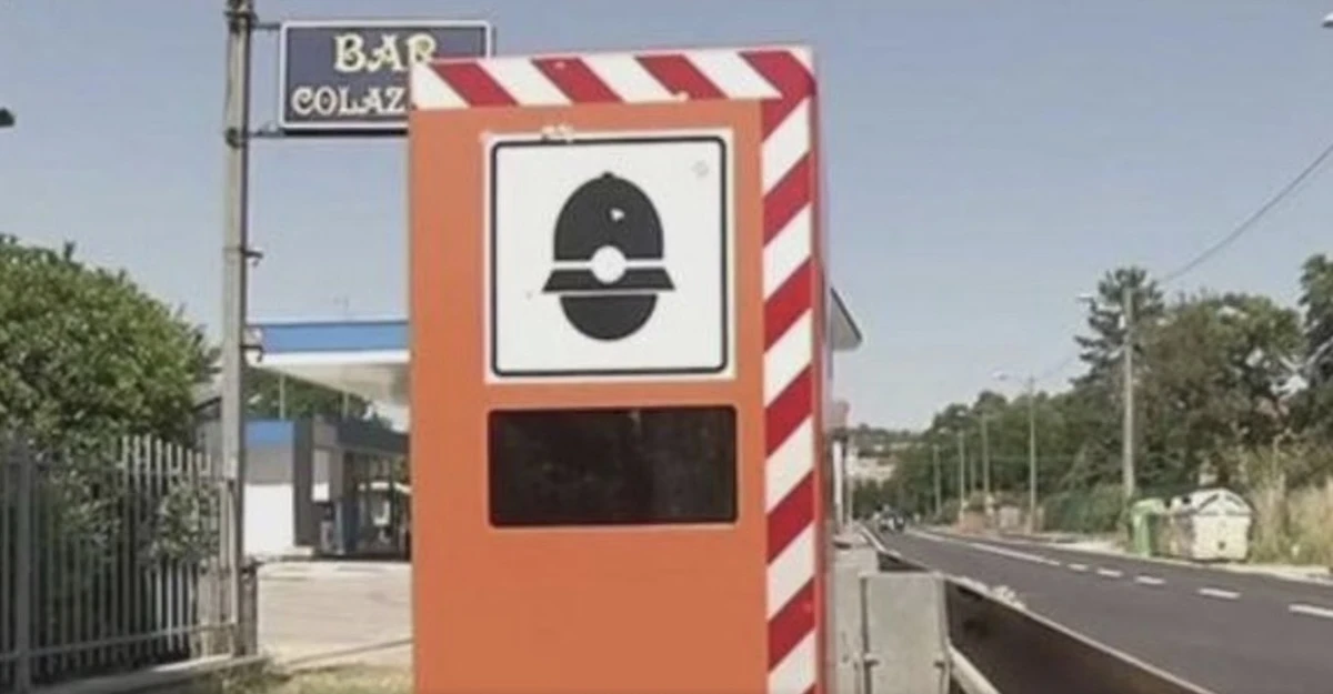 Radar pentru controlul vitezei pe un drum din Italia