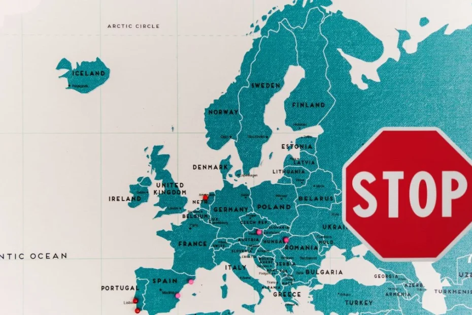 Hartă a Europei și semn de stop, avertisment privind rujeola în Europa