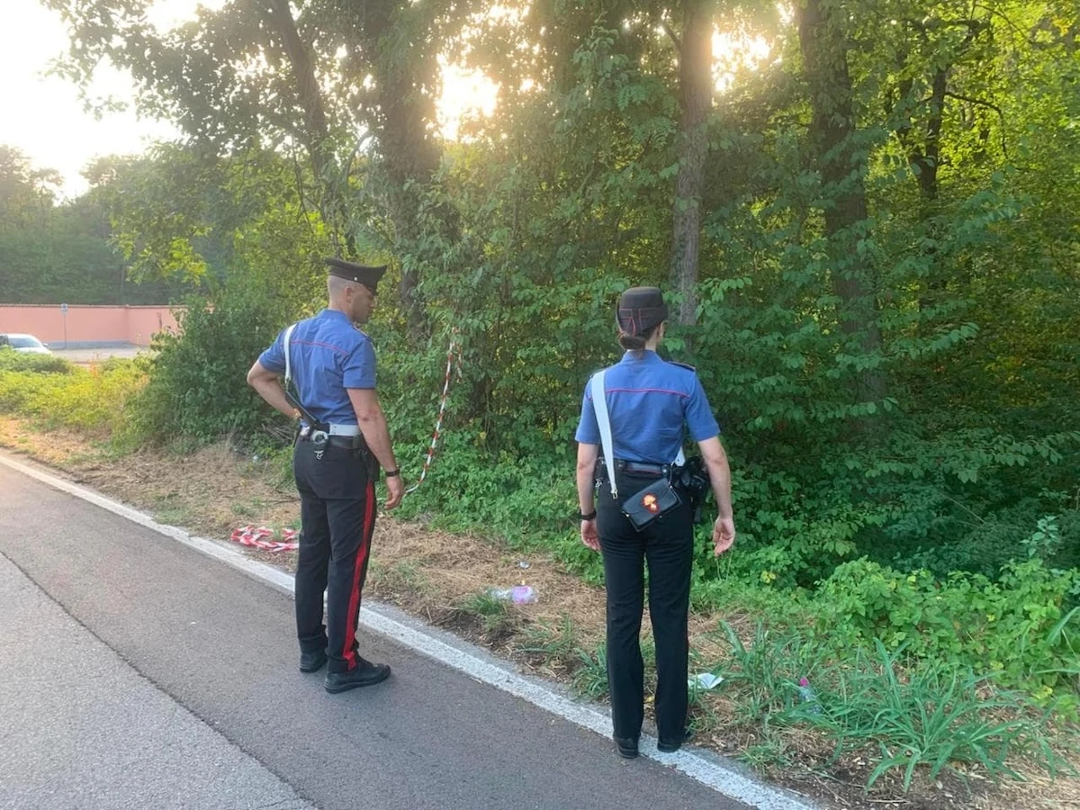 În imagine: carabinieri la locul faptei