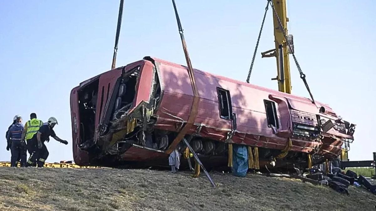 Tragedie pe autostrada M3 din Ungaria 12 morți după răsturnarea unui autocar