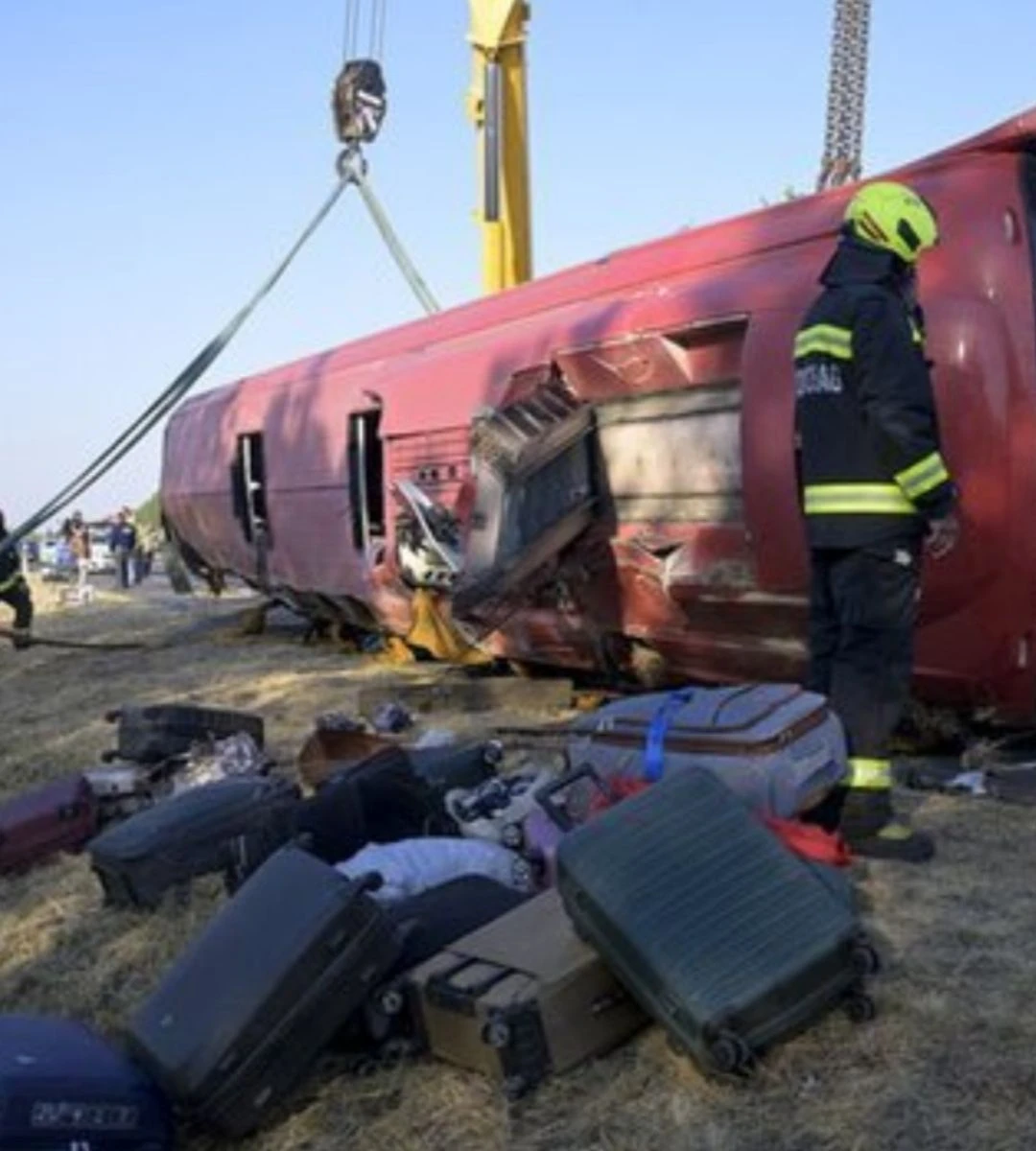 Tragedie pe autostrada M3 din Ungaria: 12 morți după răsturnarea unui autocar